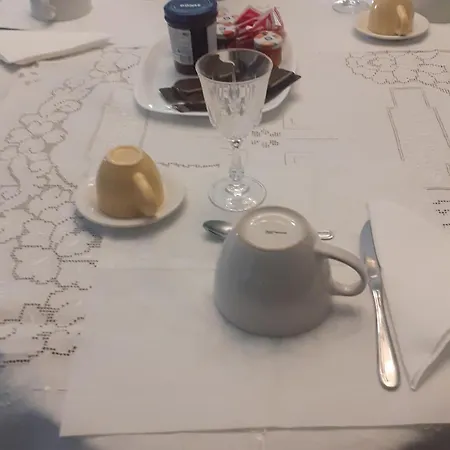 Claudia Авеццано